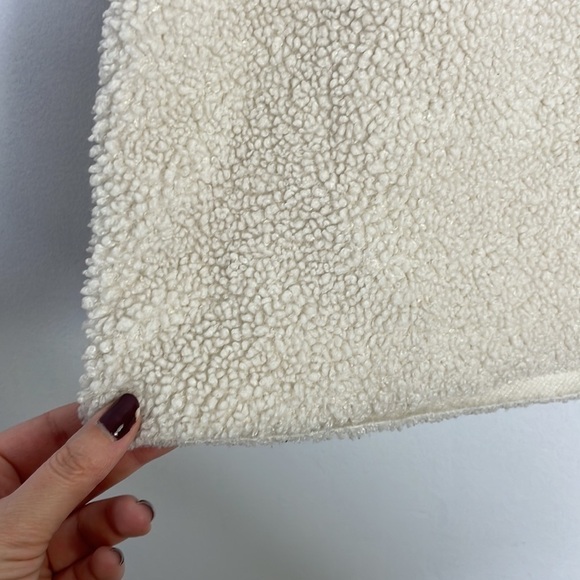 american Eagle teddy sherpa neutral cream crewneck sweatshirt - Picture 5 of 8